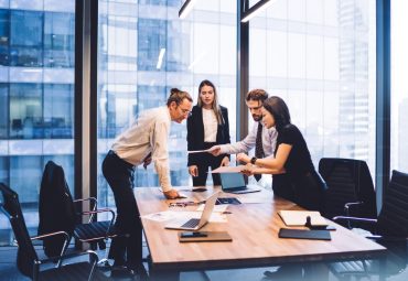 stockholder vs shareholder header image